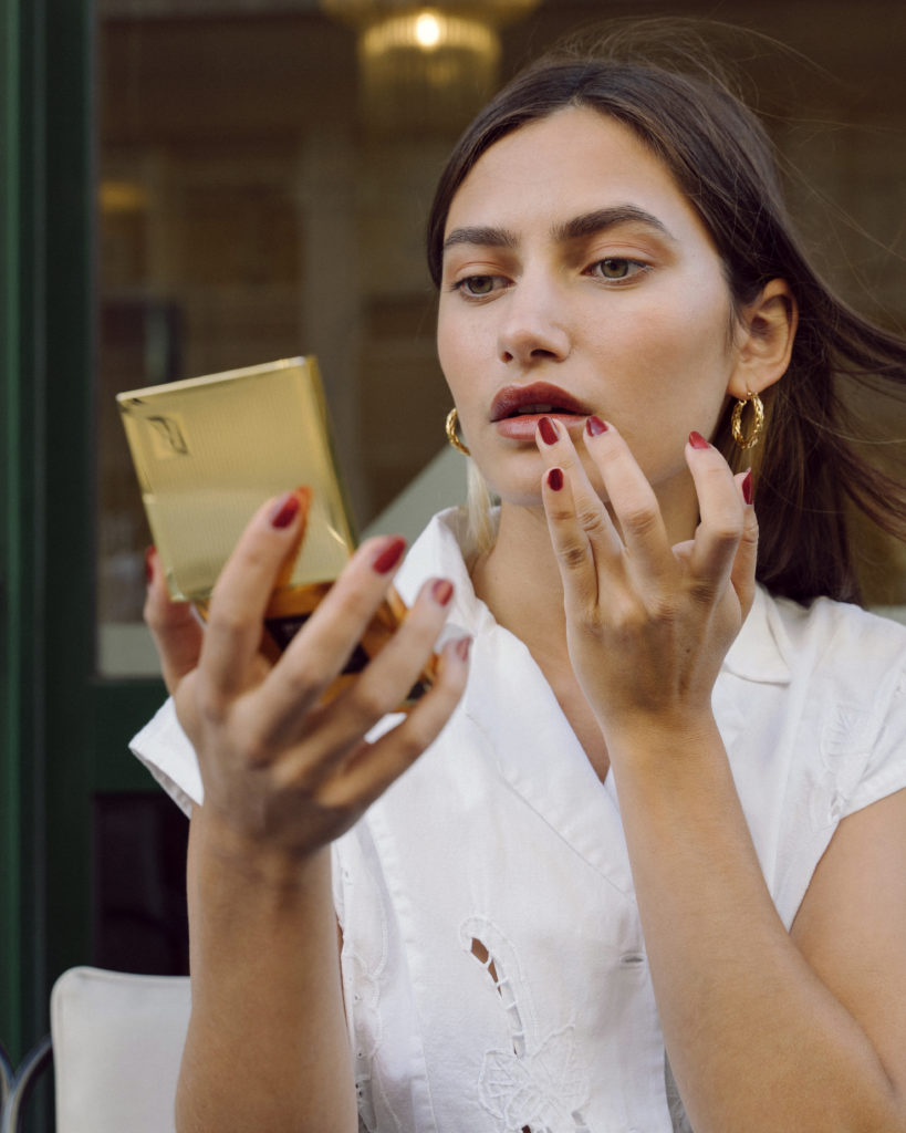 Portrait féminin en lumière naturelle à Strasbourg – séance photo urbaine en centre-ville